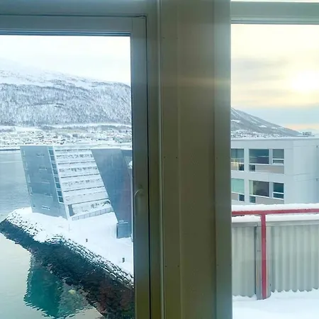 Luxury Penthouse Apartment, Best Location With Parking! Apartmán