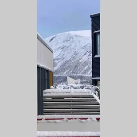 Luxury Penthouse Apartment, Best Location With Parking! * Tromsø