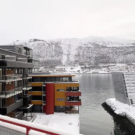 Luxury Penthouse Apartment, Best Location With Parking!